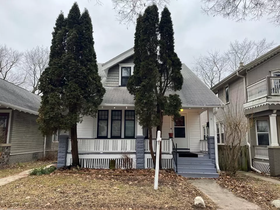 2927 S Wentworth, Milwaukee, WI 53207 33 Photos Movoto