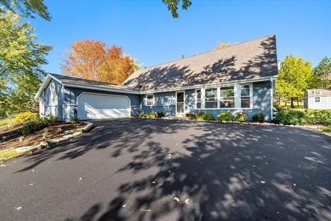 w306s7574 Applewood, Mukwonago, WI 53149