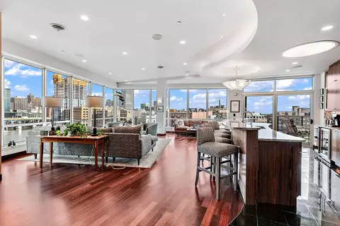 106 W Seeboth #818, Milwaukee, WI 53204