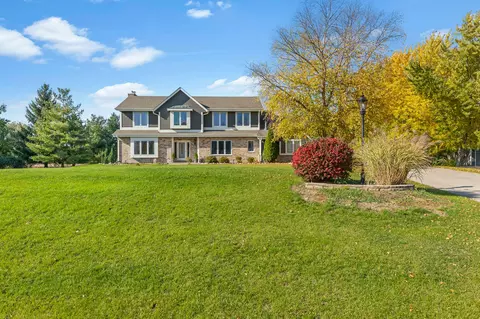 385 N N Pr, Summit, WI 53066