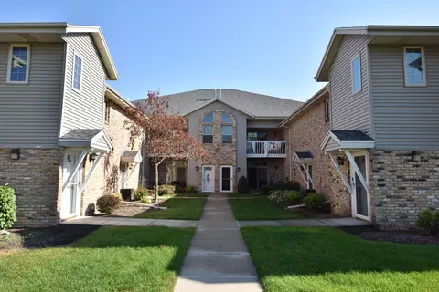 435 W Aspen #15, Oak Creek, WI 53154
