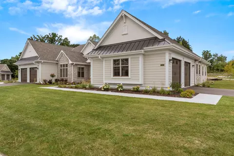 12421 N Woods #14B R, Mequon, WI 53092