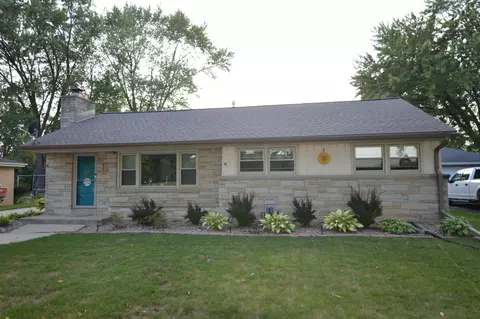 4551 N 100th, Wauwatosa, WI 53225
