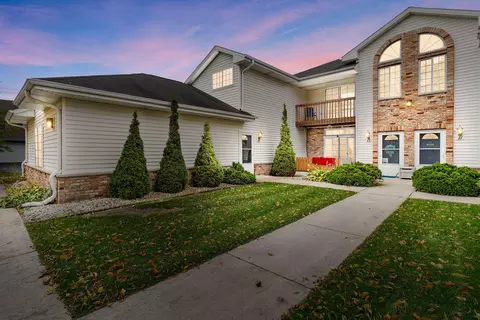 6248 S Creekside #16, Cudahy, WI 53110