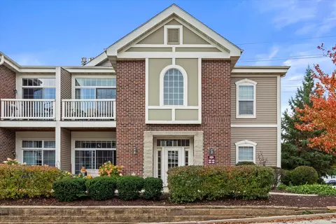 1540 Roxbury #207, Waukesha, WI 53186