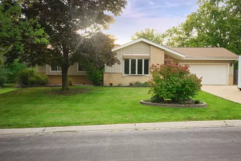 8153 S 58th, Franklin, WI 53132