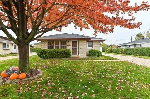 4352 S Placid, Greenfield, WI 53220
