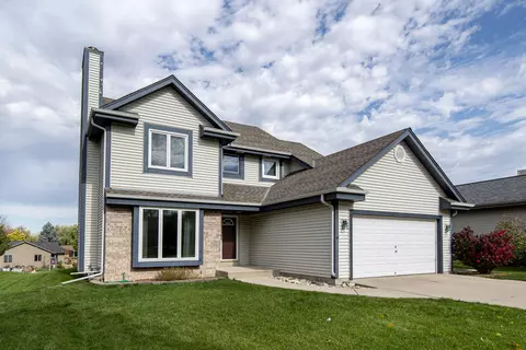 2455 Fox Riv, Waukesha, WI 53189