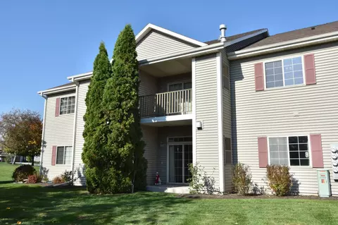 2049 Pine Rdg #F, Grafton, WI 53024