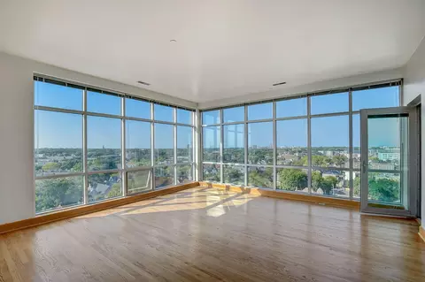 1550 E Royall #1009, Milwaukee, WI 53202