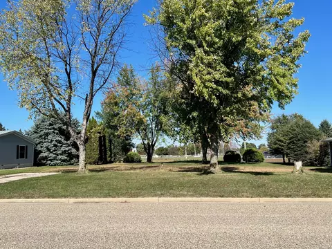 116 Schult Rdg, Fredricksburg, IA 50630