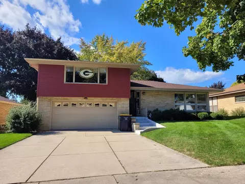 2731 S 74th, West Allis, WI 53219