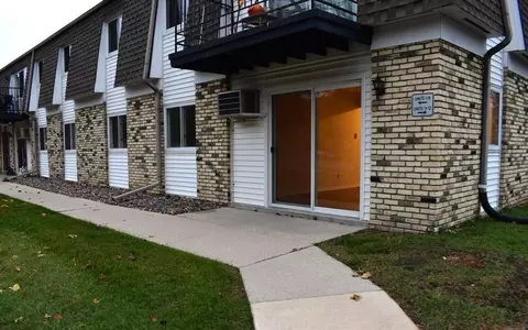 2300 Chestnut #10, West Bend, WI 53095