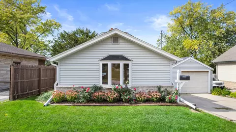 128 N Hine, Waukesha, WI 53188