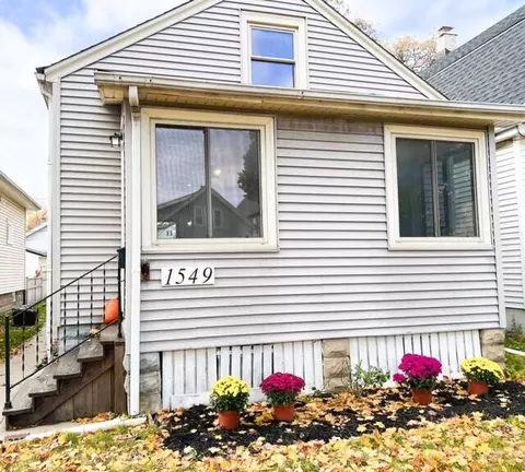 1549 S 72nd, West Allis, WI 53214