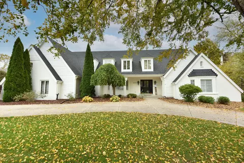 2570 Wynfield, Brookfield, WI 53045