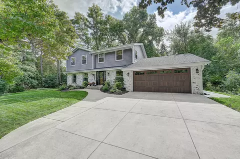 15645 Heather Hl, Brookfield, WI 53005