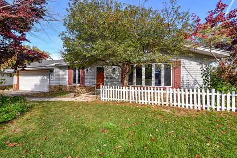 2122 Sunnyside, Waukesha, WI 53186