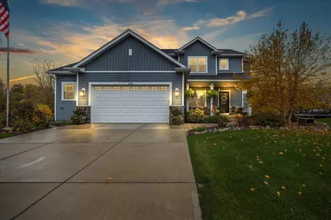 w1067 Hunter Lane, Ixonia, WI 53036