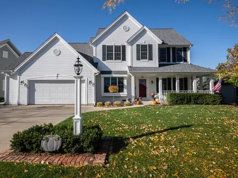 8055 S Meadowcreek, Franklin, WI 53132