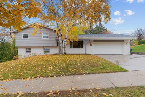1805 Green Tree, West Bend, WI 53090