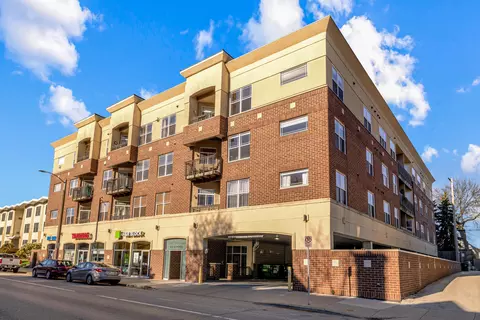 1619 N Farwell #102, Milwaukee, WI 53202