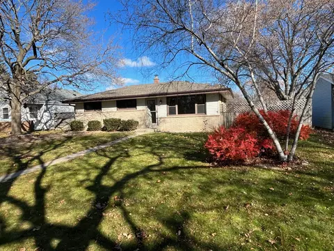 5612 S Honey Crk, Milwaukee, WI 53221
