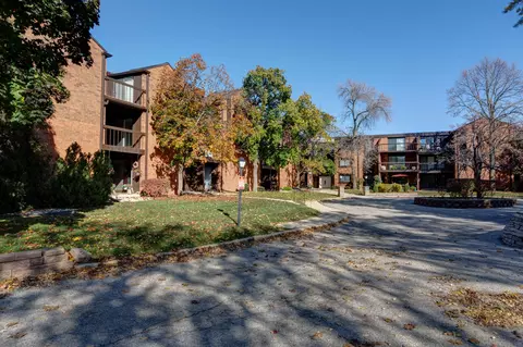 5200 S Tuckaway #211A, Greenfield, WI 53221
