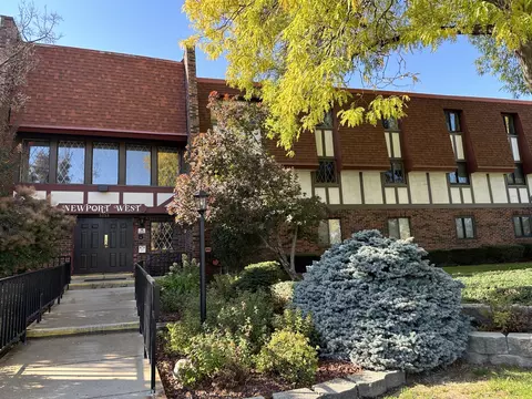 5253 N Lovers Ln #124, Milwaukee, WI 53225