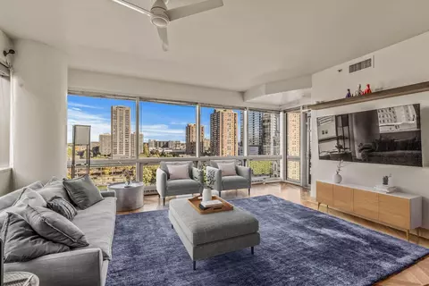 545 E Wls #902, Milwaukee, WI 53202