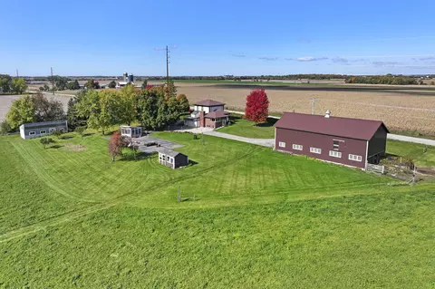 w9609 County Road B, Sharon, WI 53525