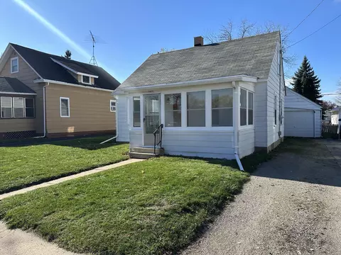 1627 Ontario, Oshkosh, WI 54901