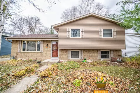 803 Sandy Acre, West Bend, WI 53090