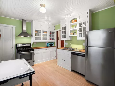 807 E Otjen, Milwaukee, WI 53207