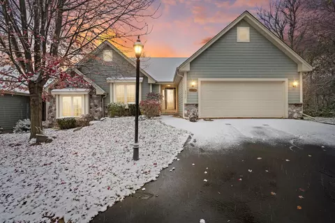 3317 Tara Hl, Waukesha, WI 53188