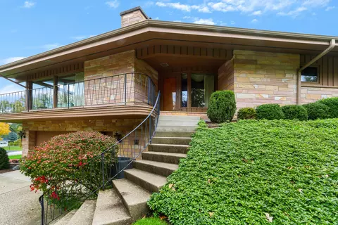 410 Oak Hl, Walworth, WI 53184