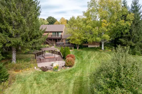 10057 Flagstone, Cedarburg, WI 53012