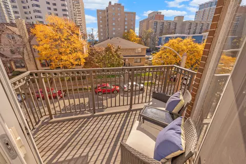 1619 N Farwell #203, Milwaukee, WI 53202