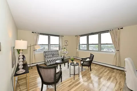 1707 N Prospect #8B, Milwaukee, WI 53202
