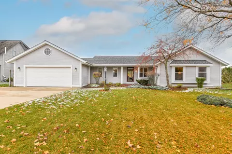 4027 W Jerelin, Franklin, WI 53132