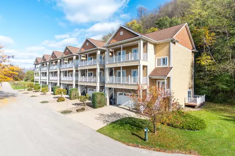 1312 Sunset #16, La Crosse, WI 54601
