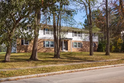 431 NW Barstow, Waukesha, WI 53188