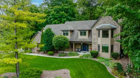 4640 S Hearth Rdg, New Berlin, WI 53151