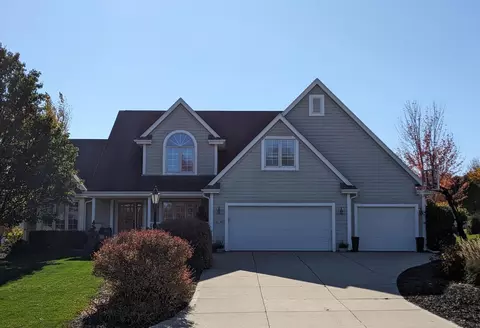 n16w27389 Riverland, Pewaukee, WI 53072