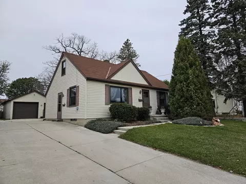 2218 S 10th, Manitowoc, WI 54220