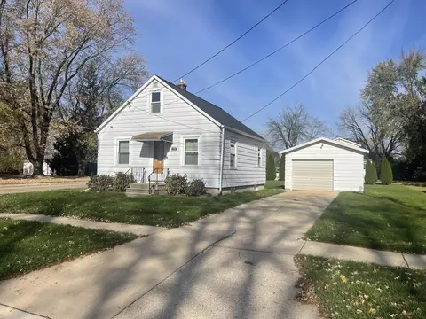 208 W Spaulding, Watertown, WI 53098