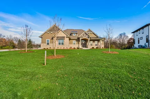 w237n4391 Farm Fld, Pewaukee, WI 53072
