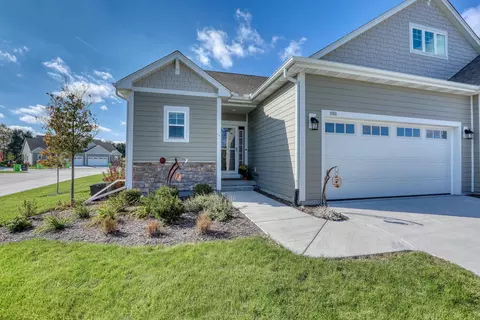 783 Bridlewood, Hartford, WI 53027