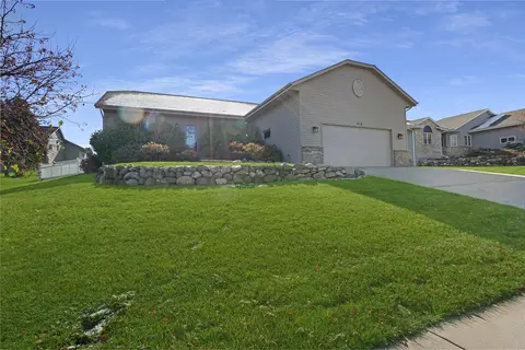 415 S S Crk, Elkhorn, WI 53121