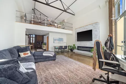 3059 N Weil #123, Milwaukee, WI 53212